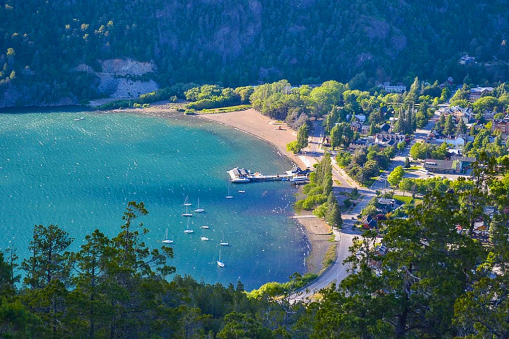 La espectacular playa de la Ruta de los 7 Lagos
